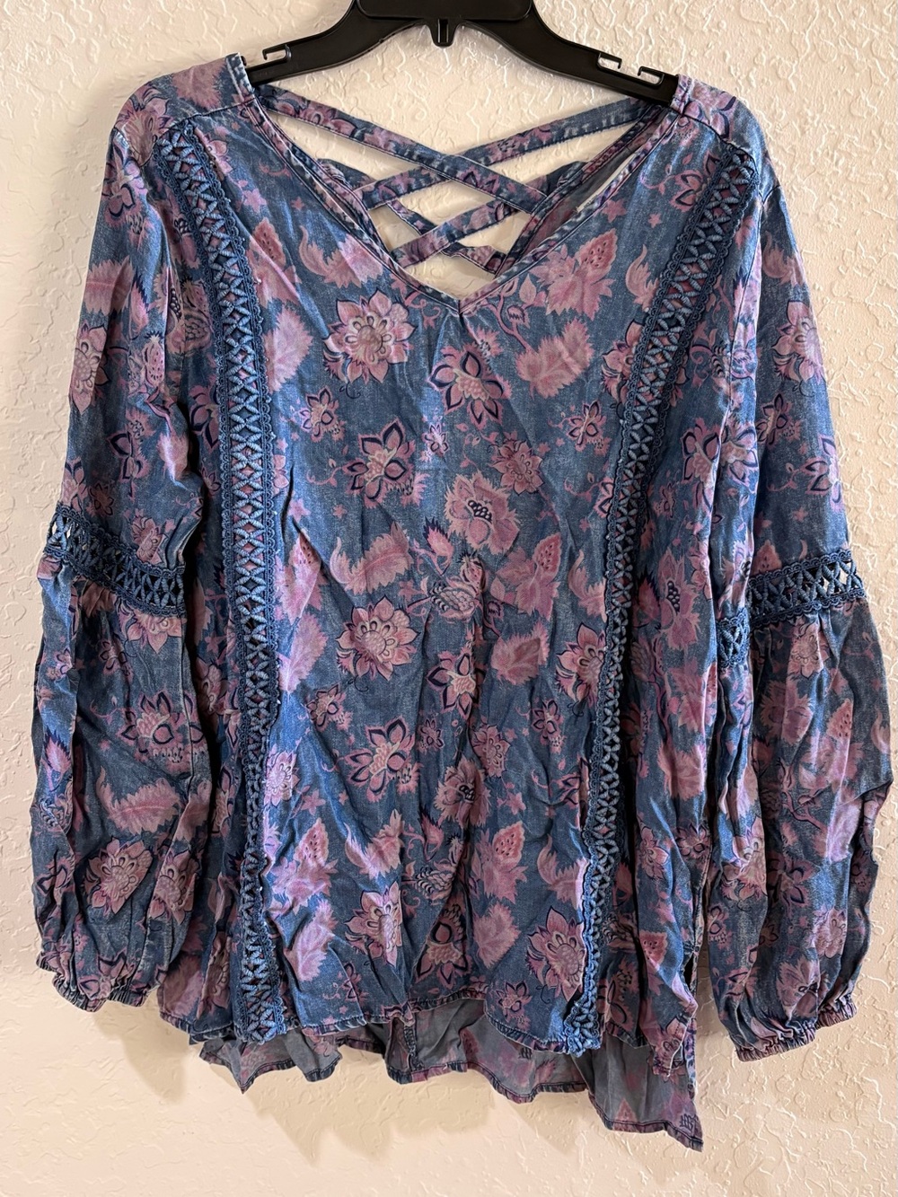 Standard Grace Boho Floral Crisscross V-Neck Tunic Top - Blue/Purple size M